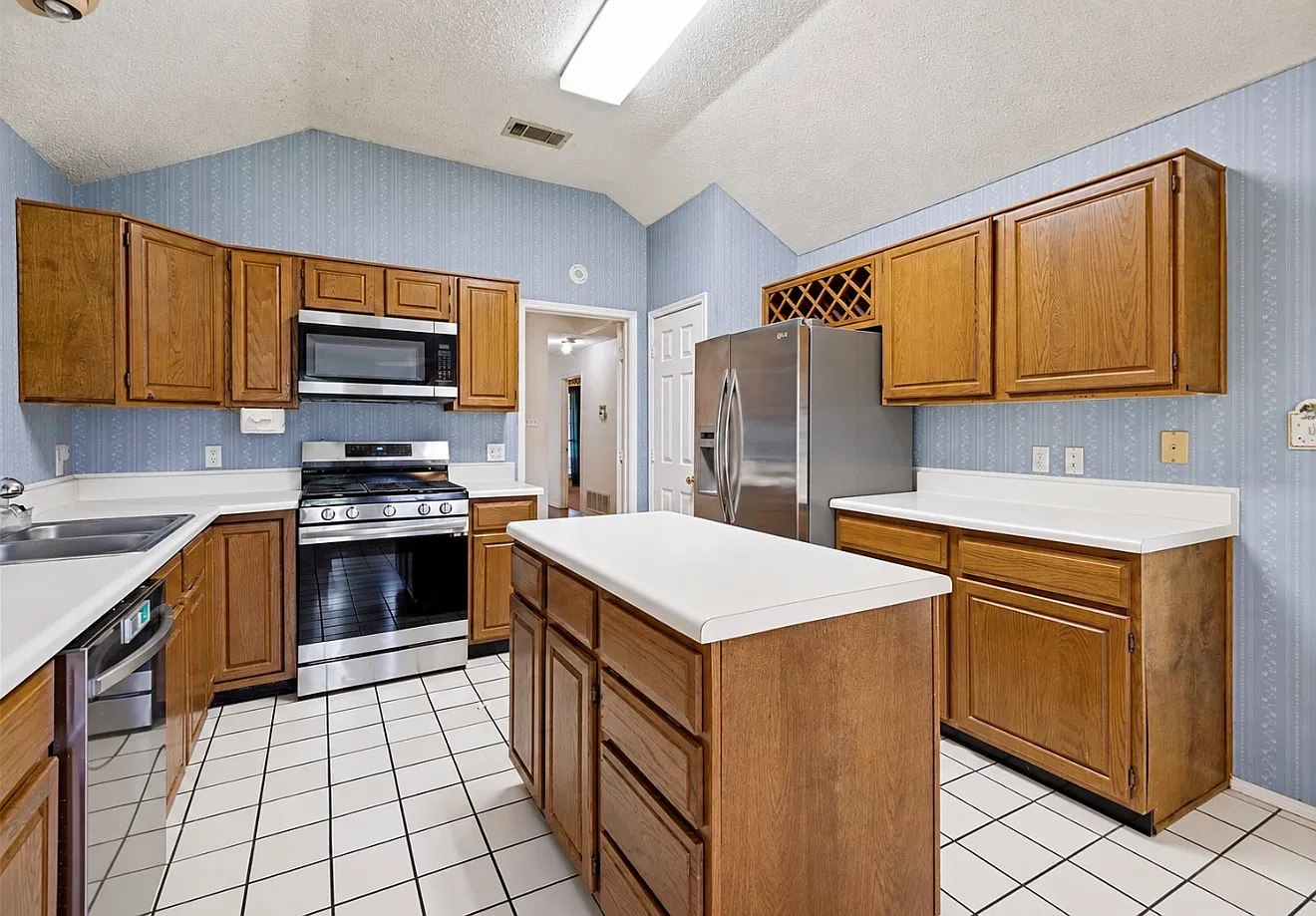 3 bed, 1452 sqft, $2,500 — Photo 4