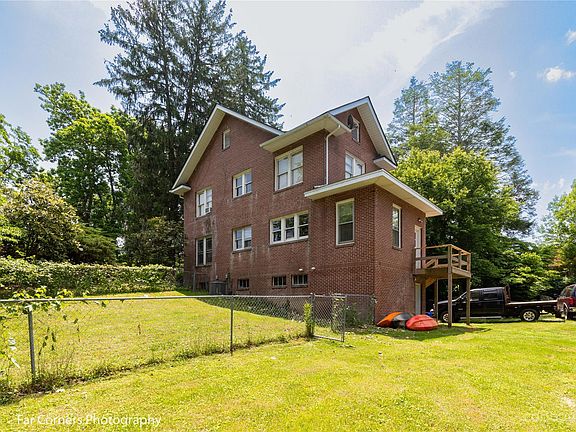 2nd image of 1133 Oakland St