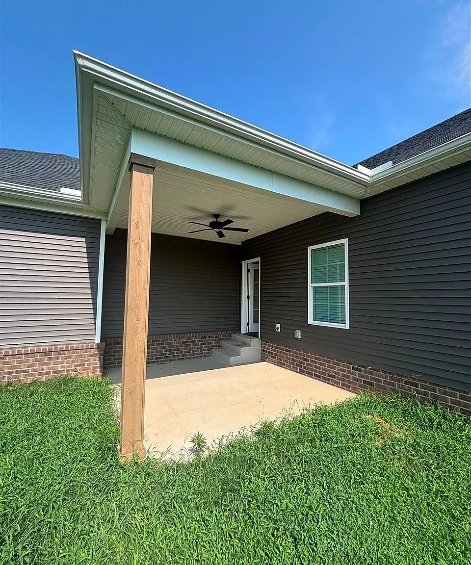 3 bed, 1290 sqft, $1,900 — Photo 3