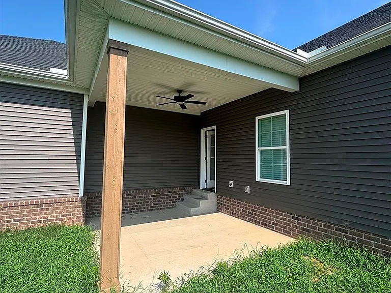 935 County House Ln — Photo 3