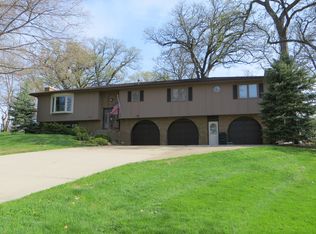 407 Ridge Dr, Geneseo, IL 61254