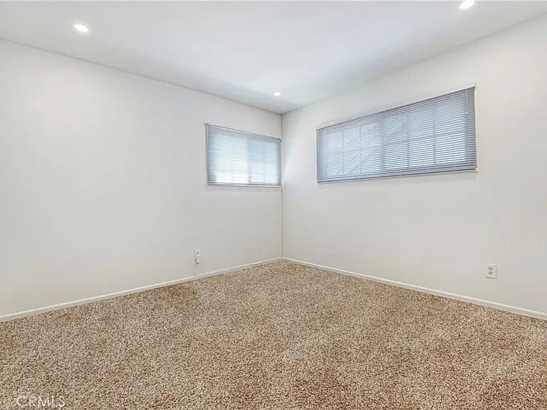 10352 Hayvenhurst Ave — Photo 13