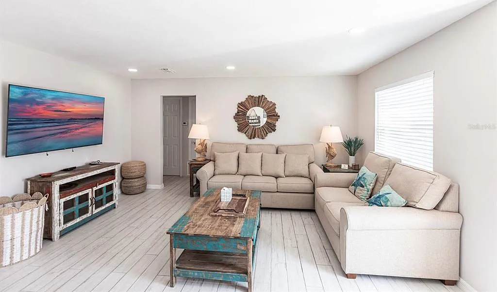 2 bed, 2.0 bath, 1552 sqft, $8,250 — Photo 4