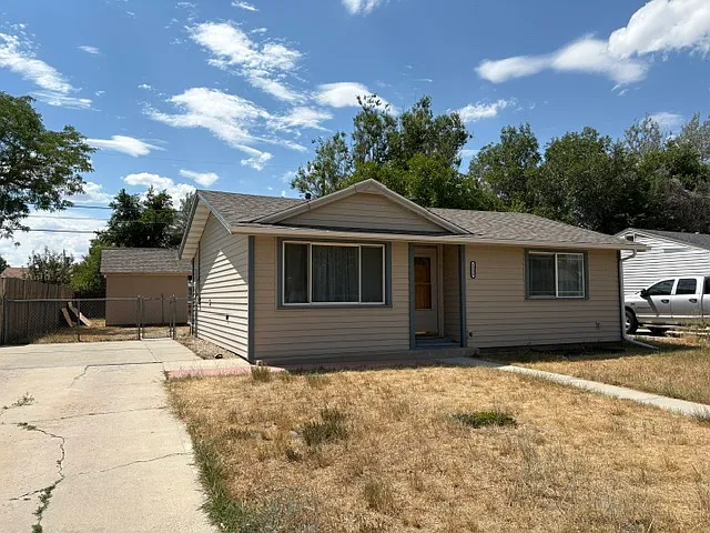 1534 Cody Ave — Photo 1