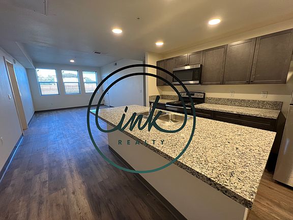 3rd image of 1261 Crestmore Dr #212