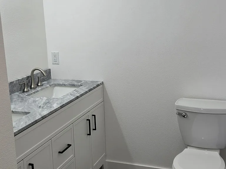 1538 Parke Ave S — Photo 13