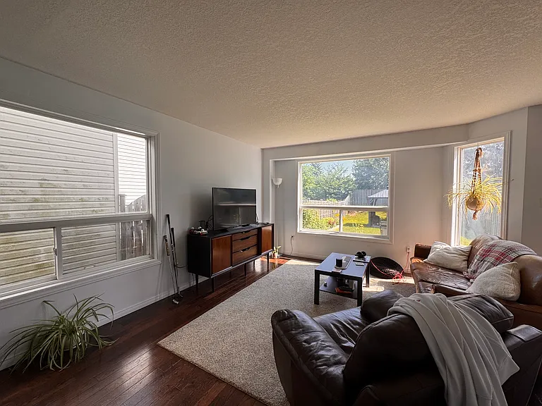 772 Zermatt Dr — Photo 6