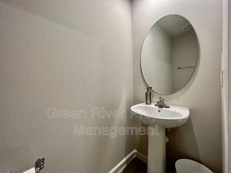 5953 Creekside Crossing Dr — Photo 14
