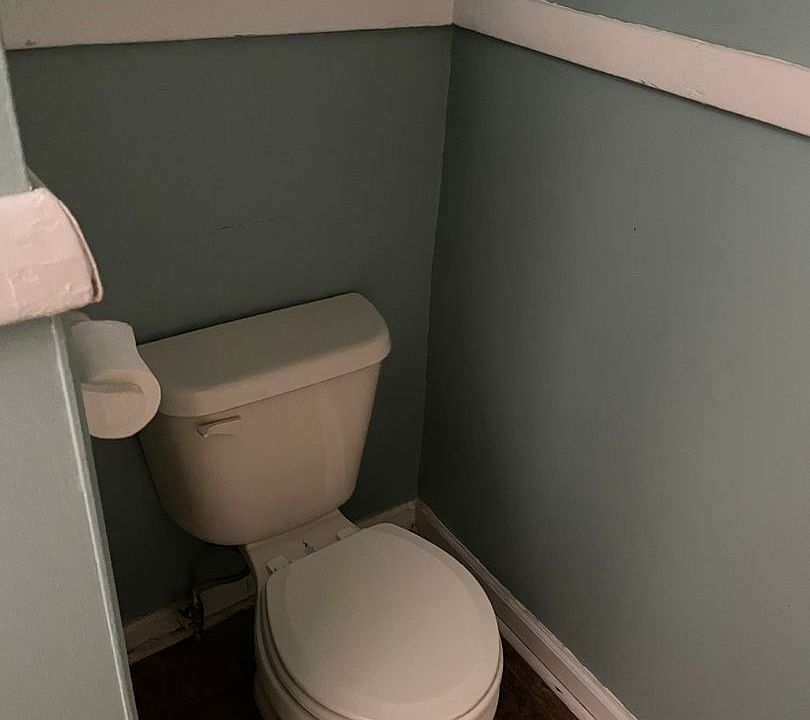 1st image of 704 N Almond St