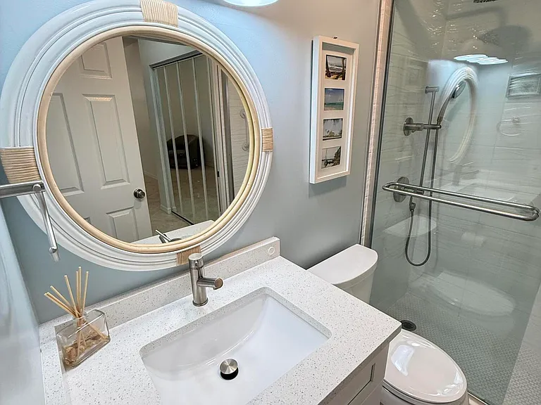 225 N Lakeshore Dr — Photo 44