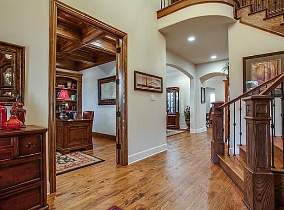 4th image of 2725 King Arthur Blvd