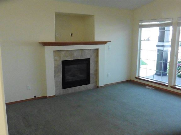 3rd image of 322 E Blackhawk Dr