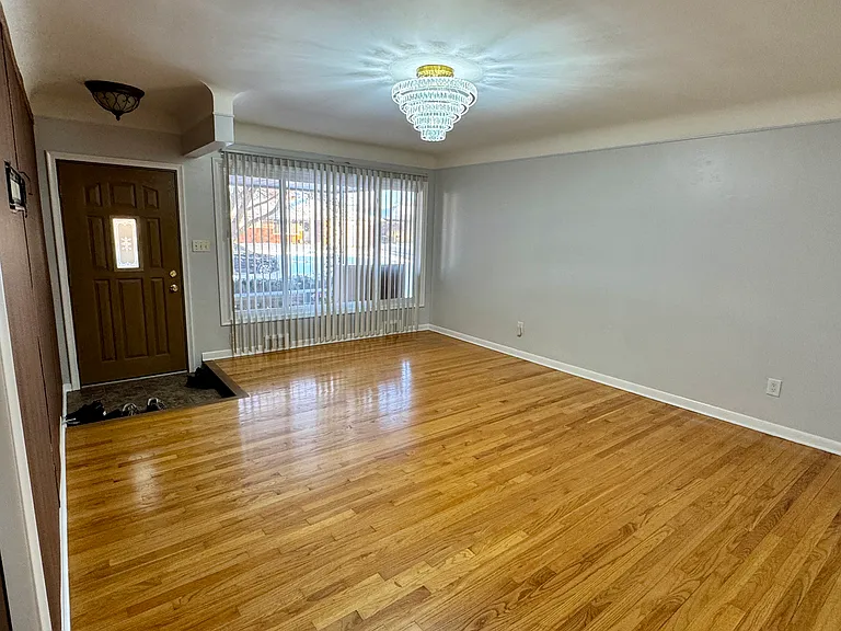 28273 Newland Dr — Photo 2