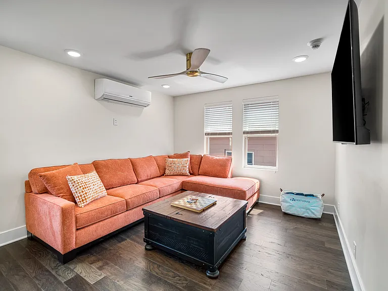 1059 Asbury Ave #2 — Photo 5
