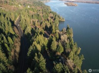 22 Edge Water Dr, Cathlamet, WA 98612