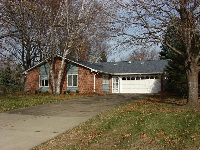 1st image of 1504 Country Club Dr