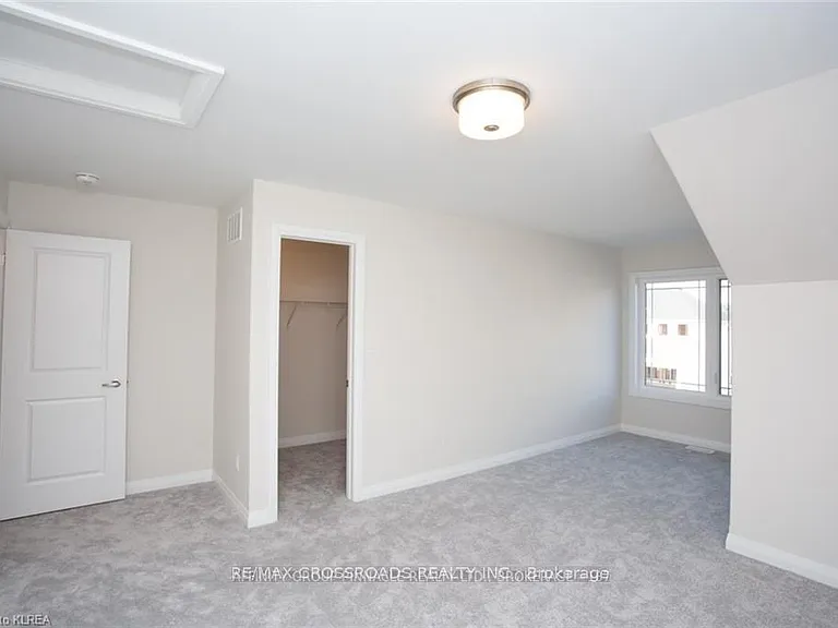 535 Macintosh Grv — Photo 18