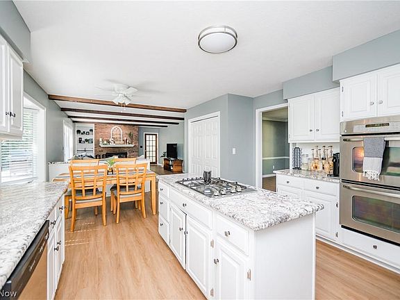 5th image of 952 Beechwood Dr