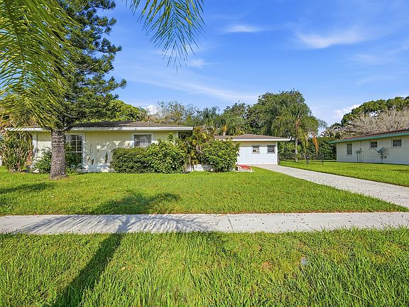 2nd image of 854 SE Tierra Court