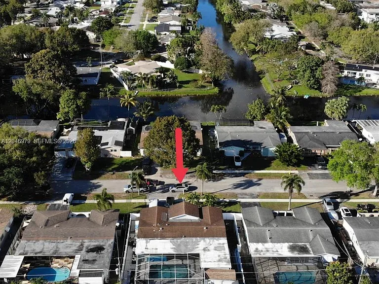9240 SW 54th St — Photo 44
