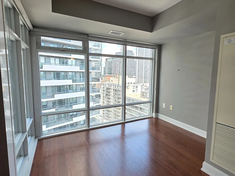 2191 Yonge St #2210 — Photo 9