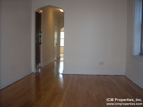 3rd image of 2542 W Summerdale Ave #2546-1F