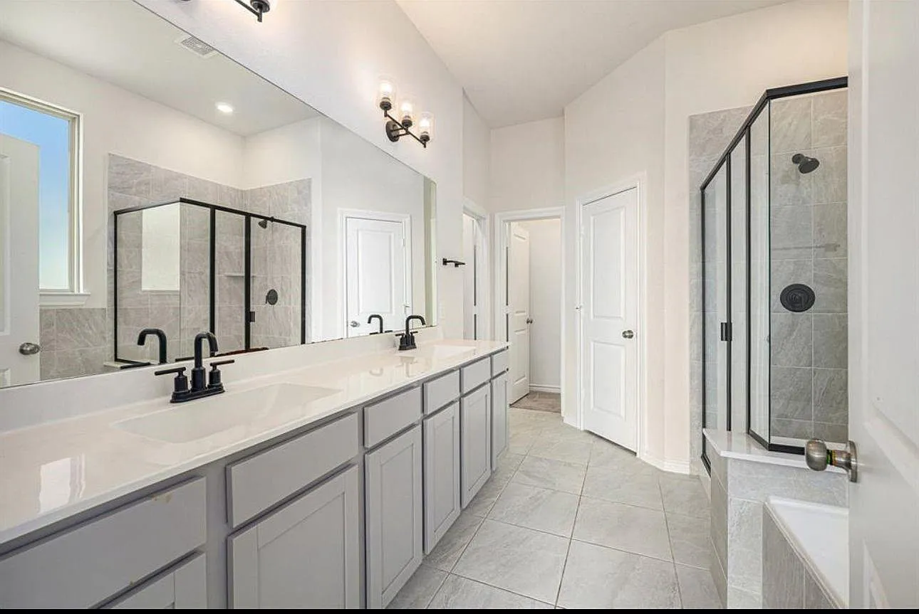 4 bed, 2.5 bath, 3067 sqft, $3,150 — Photo 4
