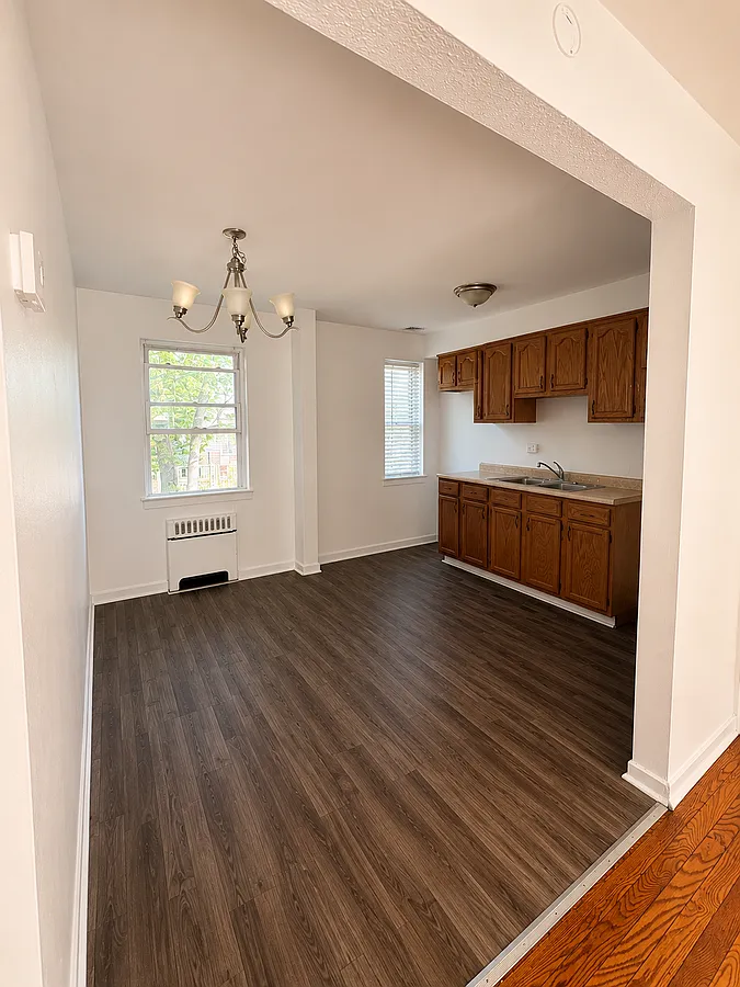2 Bedroom in Autumn Park Apartments — Photo 3