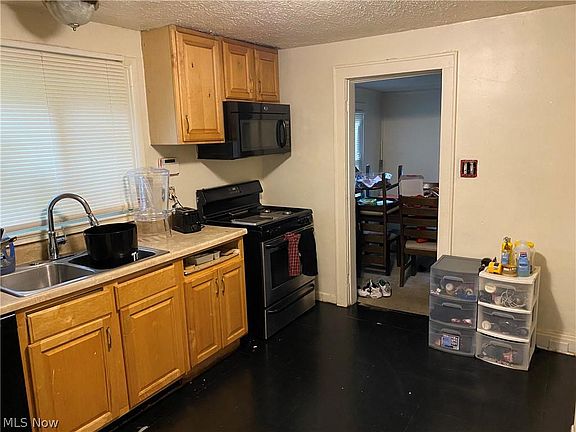 2nd image of 122 Berwyck Dr