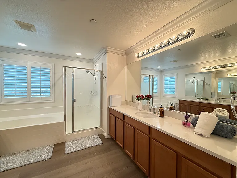 Cascade Dr — Photo 23