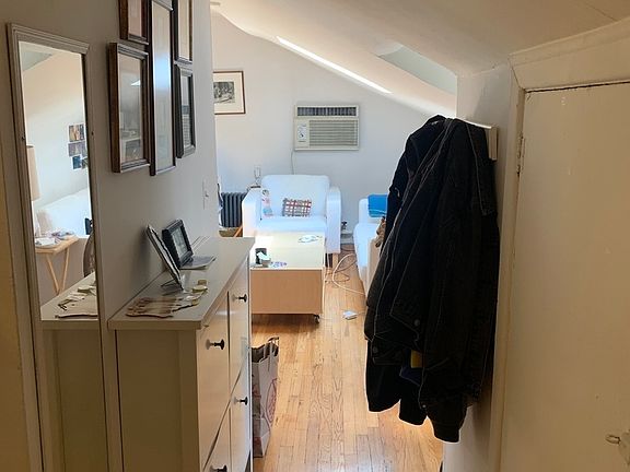 4th image of 305 W 20th St APT 4R