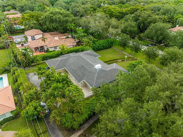 2514 E Granada Blvd — Photo 43
