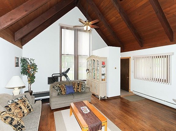 2nd image of 426 W Creekwood Dr