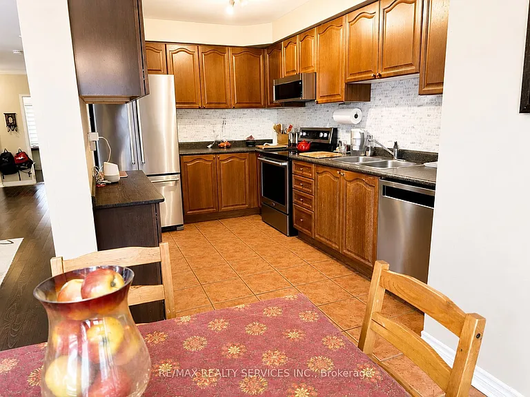 3083 Hawktail Cres — Photo 4