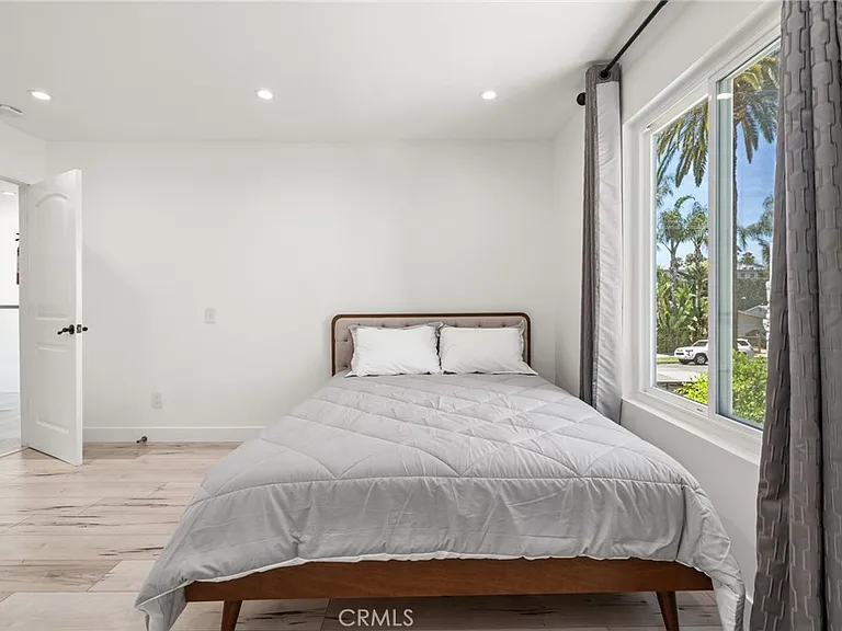 4630 Cedros Ave — Photo 29