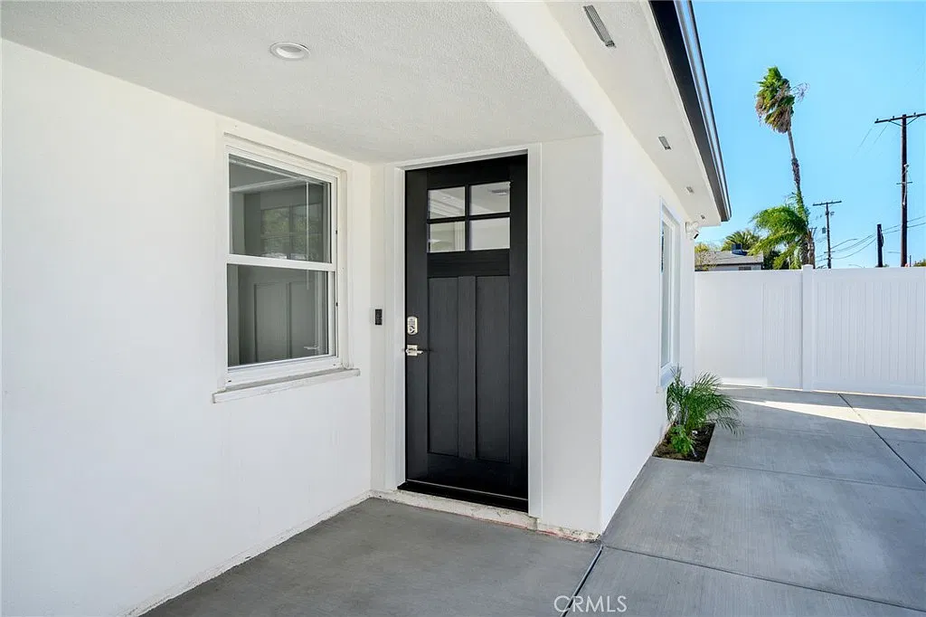 2 bed, 853 sqft, $3,500 — Photo 2