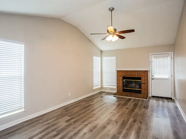 8908 Chesham Dr — Photo 4