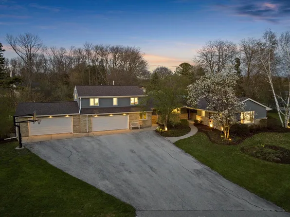 9010 North Tennyson DRIVE, Bayside, WI 53217