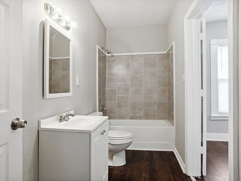 923 W Victory Dr — Photo 19