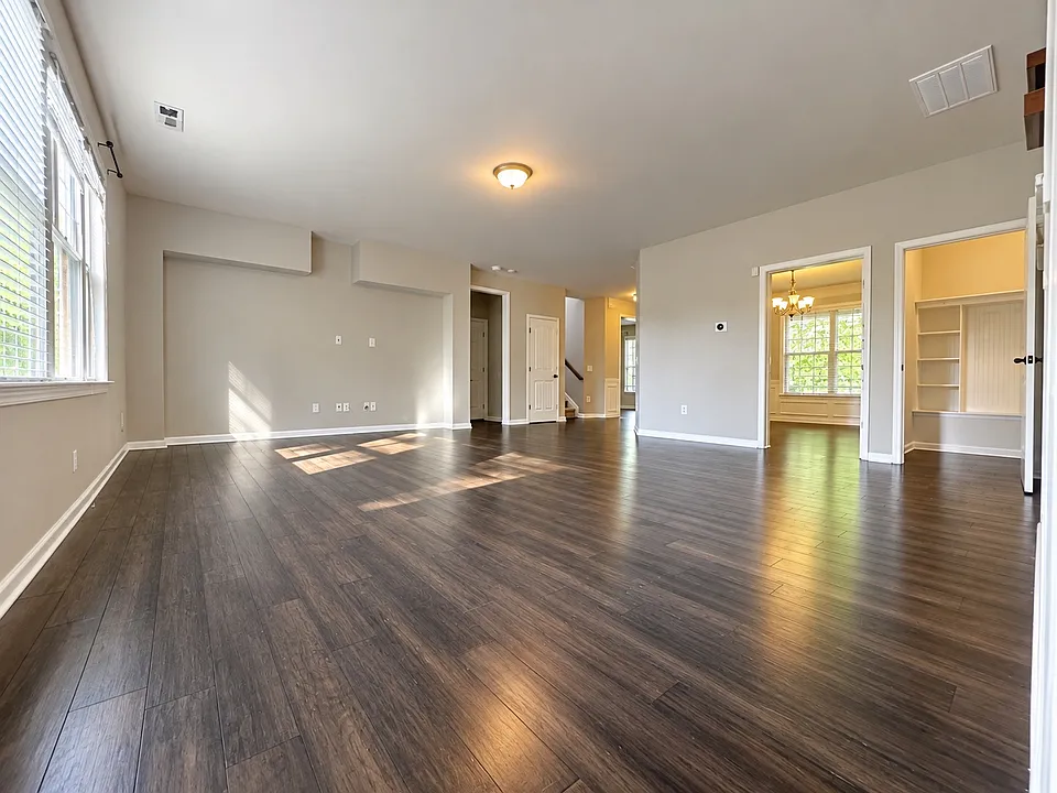 1037 Cozy Oak Ave