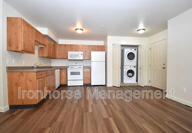 807 W Villard St #13 — Photo 6