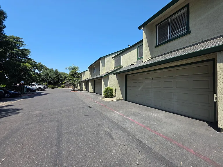 1109 E Orangeburg Ave #16 — Photo 3
