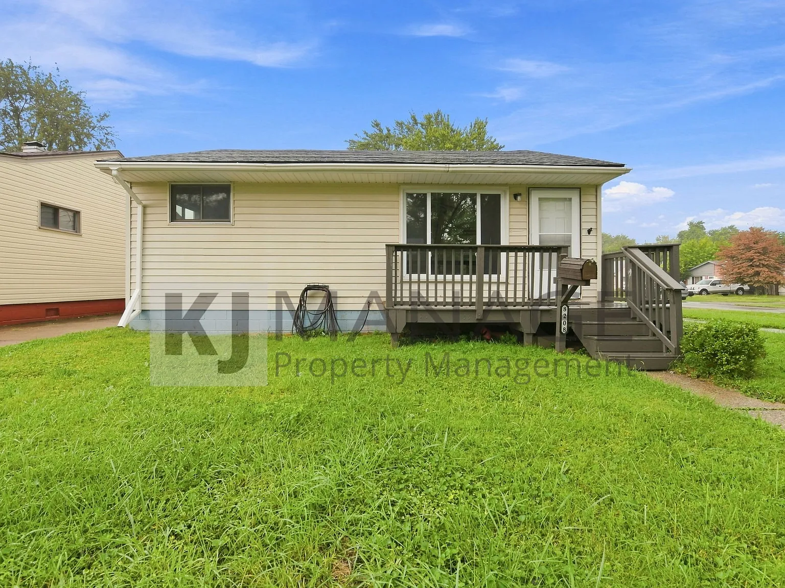 3 bed, 1102 sqft, $1,400 — Photo 1