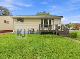 8208 Oak St, Taylor, MI 48180