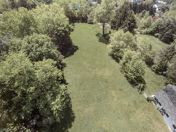 3rd image of 101A Mountain Ave