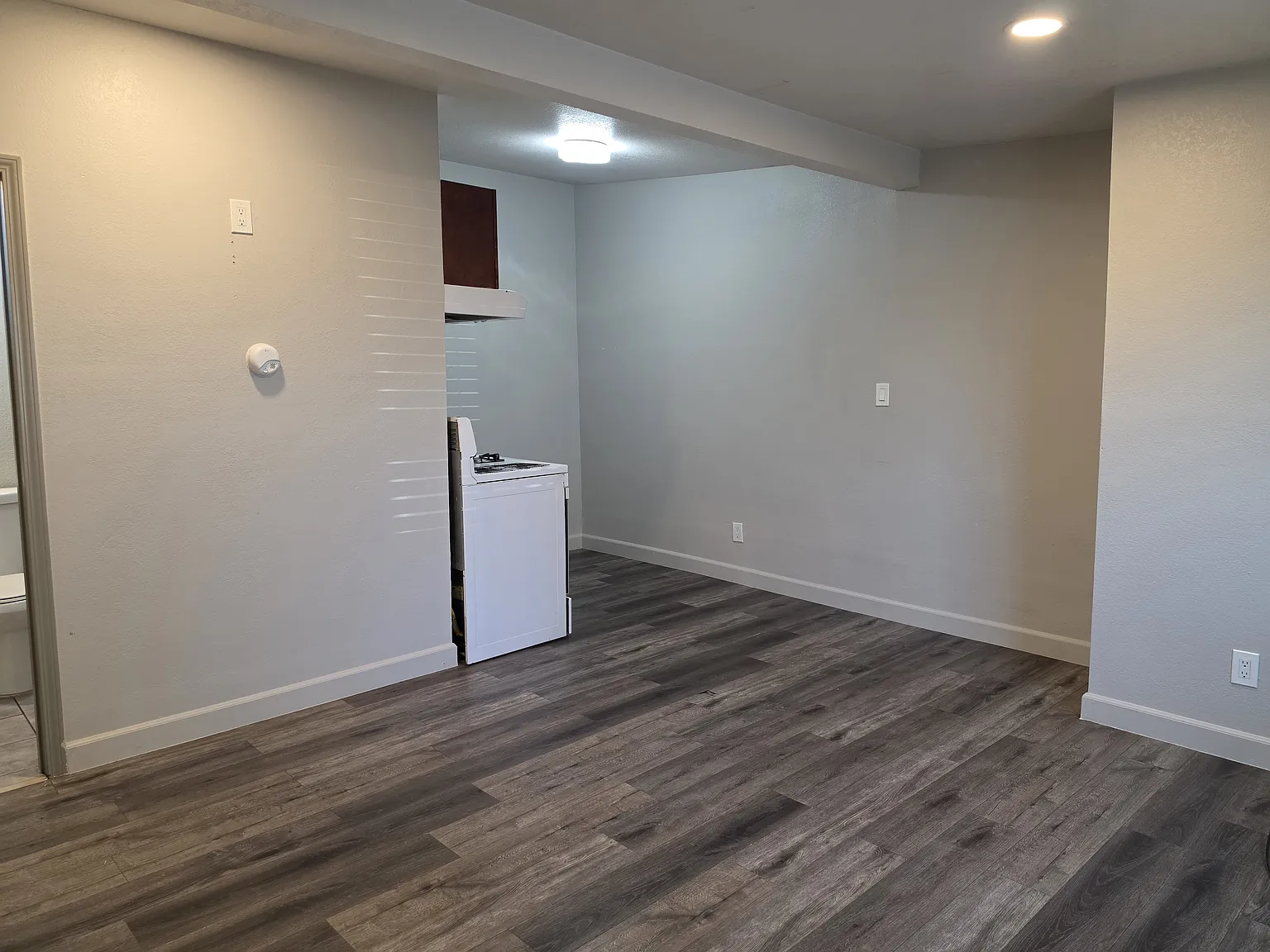 Studio, 240 sqft, $900 — Photo 1