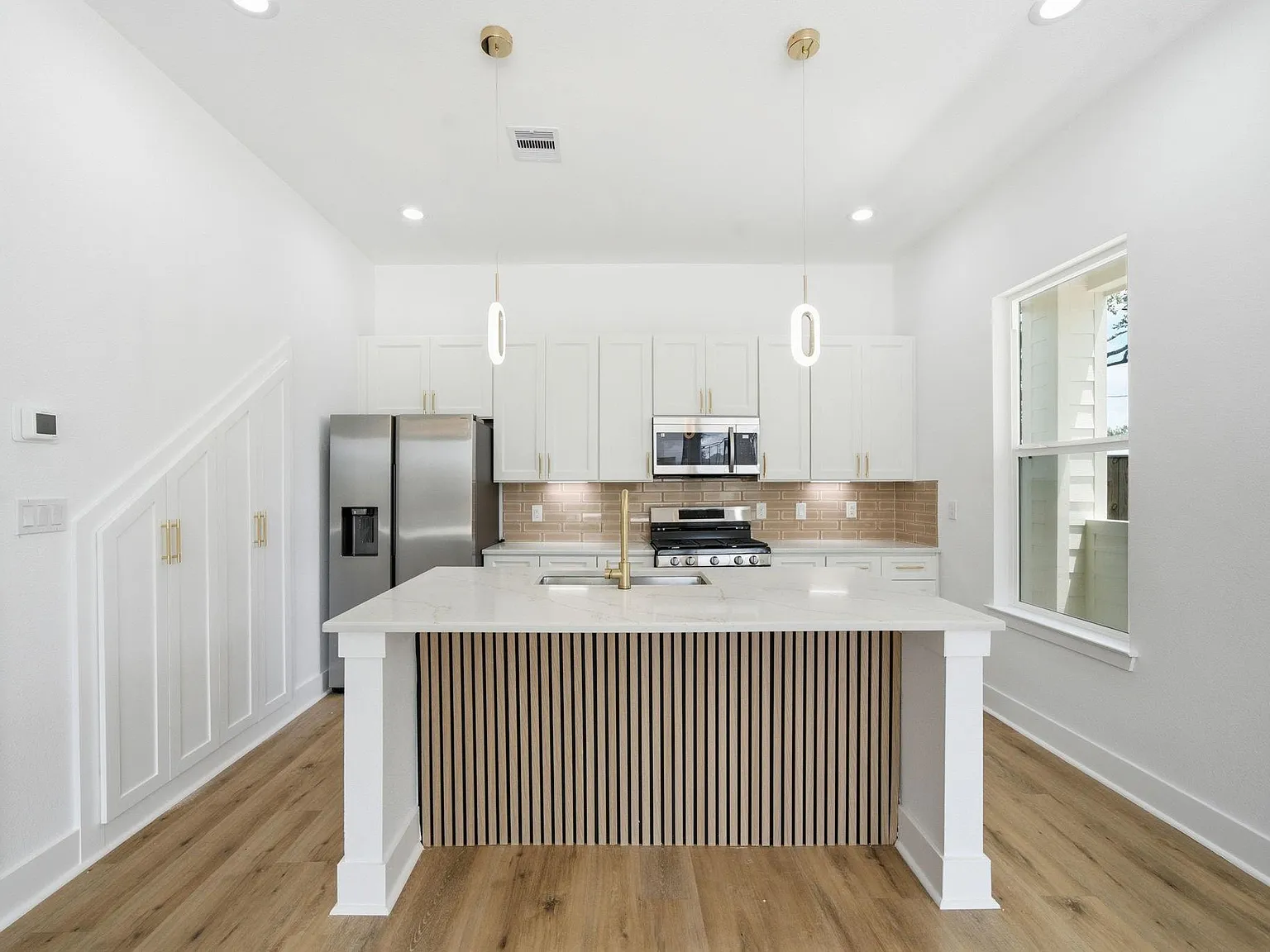 3 bed, 2.5 bath, 1780 sqft, $3,200 — Photo 4