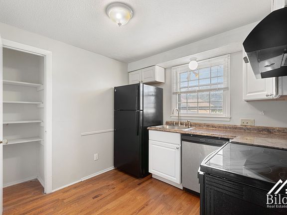 2nd image of 1050 Hope St #214