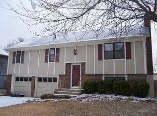 2209 E Arrowhead Dr, Olathe, KS 66062