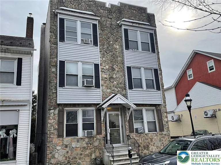 60 E Broad St #2 — Photo 1